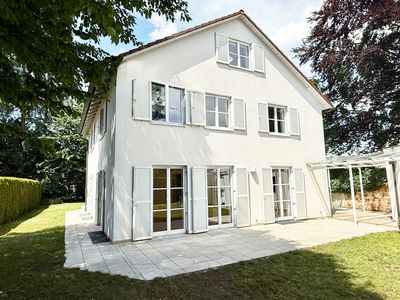 Exklusive Familienvilla mit 337 m² Wohnfläche auf parkähnlichem Grundstück mit 738 m² Grundstück