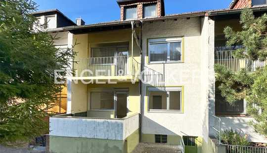 Bild von Renovierungsbedürftiges Reihenmittelhaus mit Blick auf das Lahntal