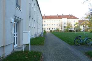 Grün und ruhig gelegen mit Balkon – Carl-von-Basedow-Str. 4, 6237 Leuna – Vorschaubild 3