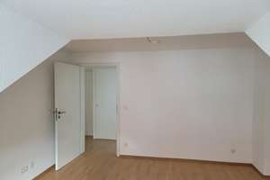 2-Zimmer-Dachgeschosswohnung für eine Person in Pforzheim - Zentrale Lage – Grenzstraße 10, 75172 Weststadt, Pforzheim – Vorschaubild 2