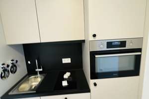 Modernes Süd-Balkon Apartment  möbliert mit EBK sowie Abstellkammer! – Moissistraße 31, 12489 Adlershof, Berlin – Vorschaubild 9