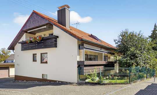 Viel Platz für Ihre Ideen: Gepflegtes Zweifamilienhaus mit sonnigem Garten *Bieterverfahren