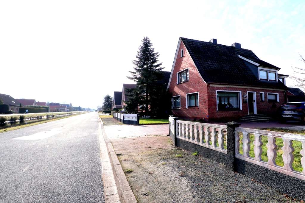 Immobilie in Rhauderfehn - EFH im Zentrum von Rhauderfehn * 6 ZKB * Kanallage * Bj. 1962 * 1294 m² Grundstück * - Bild 2