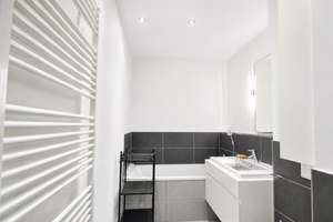 Möblierte 2 Zimmer Wohnung am Wildpark! Großer Sonnenbalkon! Aufzug! TG-Stellplatz! – Die vollständige Adresse der Immobilie erhältst du vom Anbieter., 40629 Ludenberg, Düsseldorf – Vorschaubild 9