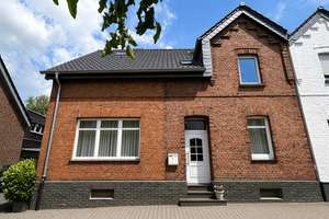 Charmanter, teilsanierter Altbau mit Traumgarten in bester Lage – Die vollständige Adresse der Immobilie erhältst du vom Anbieter., 40668 Meerbusch – Vorschaubild 2
