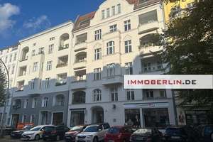 IMMOBERLIN.DE - Einzugsbereite kernsanierte Stuck-Altbauwohnung mit Balkon & Lift in Ruhelage