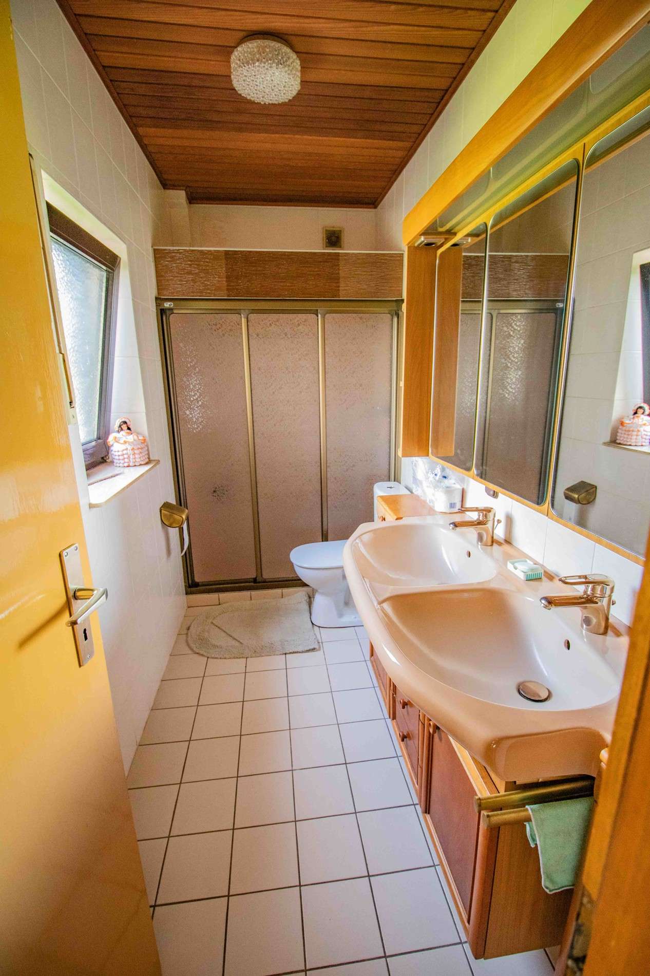 Immobilie in Eschwege - Charmantes Einfamilienhaus mit großem Garten, Doppelgarage und viel Platz zum Wohlfühlen - Bild 6