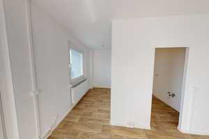 Modernisierte 1-Raum-Wohnung mit Balkon – Wolgograder Allee 204, 9123 Chemnitz – Vorschaubild 2
