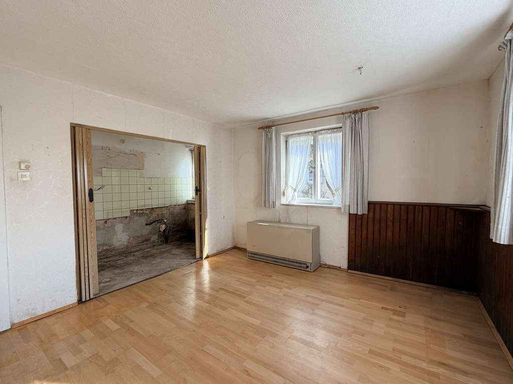 Immobilie in Genderkingen - Sanierungsbed. EFH auf ca. 796 m² Grd. mit wertigem Garagengebäude Nähe Rain! - Bild 4