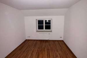 Großzügige 2-Zimmer mit neuem Laminat, EBK, Wannenbad & Balkon in ruhiger Lage! – Zschopauer Platz 5, 9126 Bernsdorf, Chemnitz – Vorschaubild 7