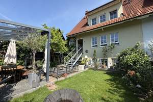 Elegantes Doppelhaus mit hochwertigem Gartenparadies in ruhiger Lage – Die vollständige Adresse der Immobilie erhältst du vom Anbieter., 79331 Teningen – Vorschaubild 1