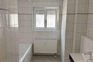Stadtnah und ruhig: Gut geschnittene 3-Zimmer-Wohnung mit Balkon, Gäste-WC und 2 Carport-Stellplätze – Hohenhewenstraße 10a, 78224 Singen (Hohentwiel) – Vorschaubild 9