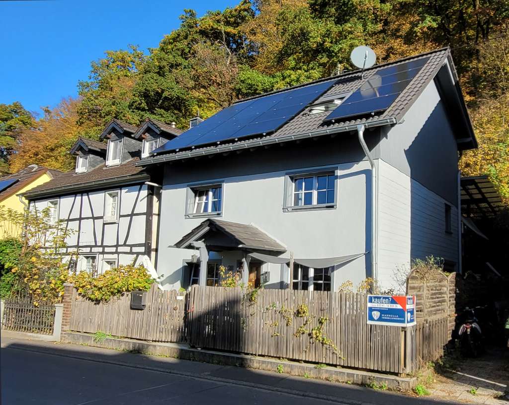 Immobilie in Eitorf - MANNELLA *Alt und neu harmonisch kombiniert* Stilsicher modernisiertes Haus für Individualisten - Bild 1