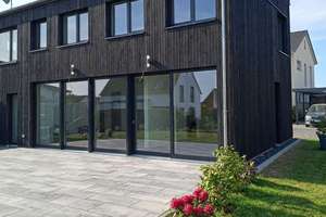  Einzigartiges Designer-Familienhaus mit großem Garten – 170 m², nur 15 Min. von Würzburg – Pfarrer-Ort-Str. 6, 97294 Unterpleichfeld – Vorschaubild 1