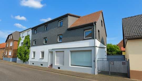 Bild von Attraktives Mehrfamilienhaus mit 4 Wohneinheiten + Gewerbeeinheit – Komplett saniert in 2025