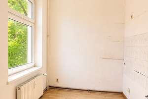 Ruhige 2-Zimmer-Altbauwohnung mit Dielenboden und Blick ins Grüne – Siemensstraße 9, 12459 Oberschöneweide, Berlin – Vorschaubild 3