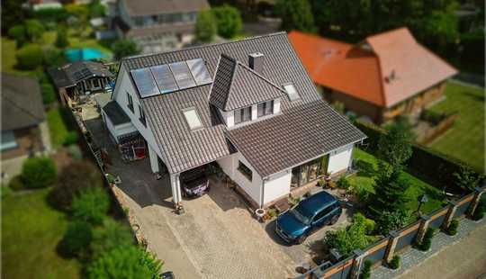 Bild von Wohnen, Leben, Genießen ,großzügiges Haus mit Remise & Outdoorküche