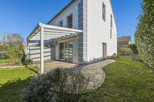 ***Stilvolles Reihenendhaus in ruhiger Lage von Olching-Wohnen mit Gartenidylle – Oberanger 12, 82140 Olching – Vorschaubild 1