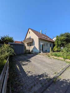 Sanierungsbedürftiges 2-Familienhaus in ruhiger Lage mit großem Garten