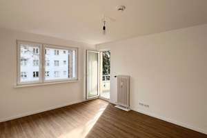 Vermietete 2,5-Zi.-Whg. Käufer-Provi-FREI | Süd-Balkon + EBK + 3.OG + neue Fenster & Elektro – Die vollständige Adresse der Immobilie erhältst du vom Anbieter., 12247 Lankwitz, Berlin – Vorschaubild 4