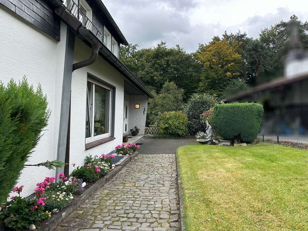 Immobilie in Wermelskirchen - Gemütliches Zuhause mit Kamin, Pool und großem Garten in Wermelskirchen - Bild 3