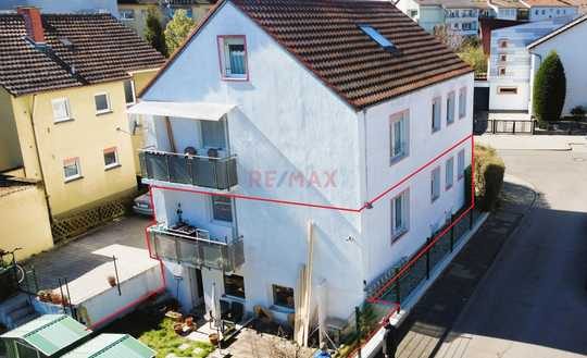 EG Wohnung mit komplett ausgebautem KG, Balkon, Terrasse & Garten! Saniert!!! Mit Stellplatz!