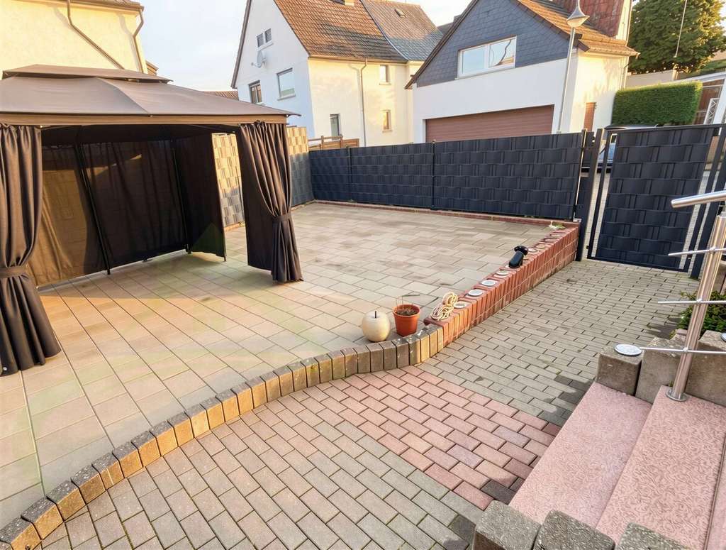 Immobilie in Mengerskirchen - Jetzt ins Eigenheim starten – Stilvoll modernisiertes Haus mit Außenbereich - Bild 3