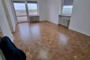 Helle 2-Zimmer Wohnung im 8. OG mit Balkon in München-Fürstenried – Allgäuerstr. 102, 81475 Fürstenried-West, München – Vorschaubild 1