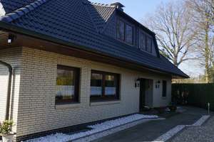 Großzügiges Einfamilienhaus mit Garten, Doppelgarage & vielseitigen Nutzungsmöglichkeiten – Die vollständige Adresse der Immobilie erhältst du vom Anbieter., 24568 Kaltenkirchen – Vorschaubild 2