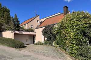 Exklusive Lage mit atemberaubendem Panoramablick! Großzügiges Einfamilienhaus mit ELW 204-23 – Esslingen (Kreis) – Vorschaubild 1