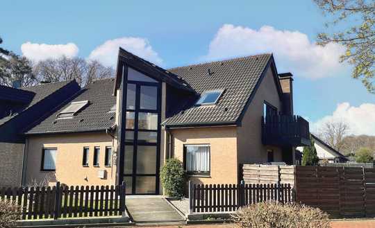 Raumwunder ++ Großzügig geschnittenes Zweifamilienhaus ++ Ruhige Wohnlage ++ 2 Garagen ++ 2 Stellp