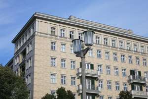 Stilvolle Wohnung im Denkmalensemble Karl-Marx-Allee – 7. Etage mit Aussicht – Die vollständige Adresse der Immobilie erhältst du vom Anbieter., 10243 Friedrichshain, Berlin – Vorschaubild 2