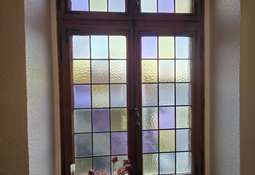 dekokratives-Glasfenster 