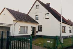Familienfreundliche 7 1/2-Zimmer-Doppelhaushälfte in Neuss – Neuss (Rhein-Kreis) – Vorschaubild 1
