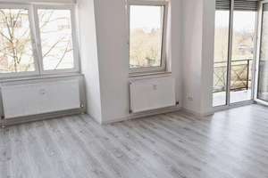 Einziehen & Losleben: Frisch renovierte 2-Zimmer-Wohnung mit Tiefgarage in KA-Oberreut