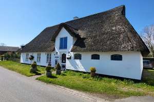 hyggelige Reetdachkate mit Fernwärme 
auf großem Grundstück 
in der Nähe zur Eider und Nordsee – Die vollständige Adresse der Immobilie erhältst du vom Anbieter., 25776 Sankt Annen – Vorschaubild 5