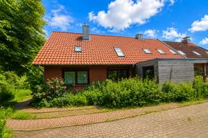 Großzügig wohnen im Grünen 
DHH mit ca. 254 m² Wohnfläche und weitläufigem Grundstück in Schönwalde – Oldenburger Str. 30, 23744 Schönwalde am Bungsberg – Vorschaubild 2