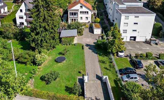 Einfamilienhaus mit Einliegerwohnung und gepflegtem großem Grundstück in zentraler Lage Reutlingens