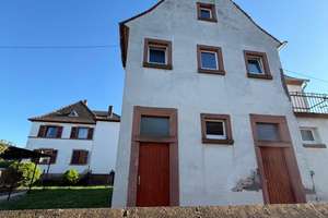 Großzügiges Haus in schöner Ortsrandlage von Hainfeld – Die vollständige Adresse der Immobilie erhältst du vom Anbieter., 76835 Hainfeld – Vorschaubild 1