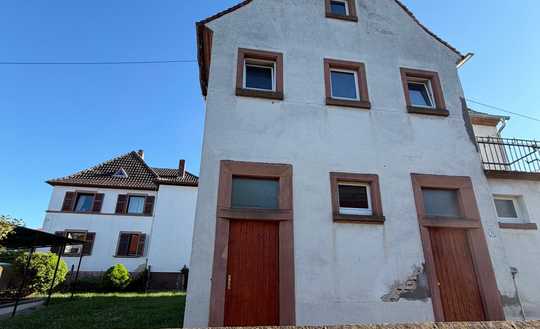 Großzügiges Haus in schöner Ortsrandlage von Hainfeld