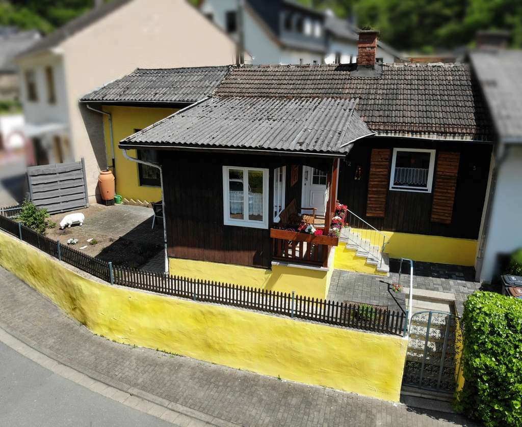 Immobilie in Münstermaifeld - Koffer packen, ankommen und direkt wohlfühlen – Ihr bezugsfertiges Ferienhaus an der Mosel - Bild 0