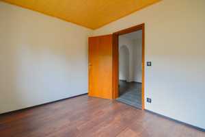 Großzügiges Einfamilienhaus mit schönem Grundstück und vollumfänglich ausbaufähigem Dachgeschoss – Kronach (Kreis) – Vorschaubild 5