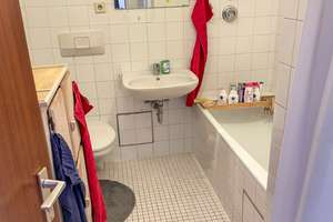 **Im Herzen der Stadt und voller Möglichkeiten: 2 Zimmer mit Balkon ins Grüne** – 80538 Englischer Garten, München – Vorschaubild 3