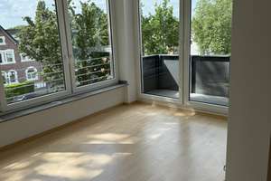 Helle 3 Zimmer und 2 Balkone, Gäste-WC, Fußbodenheizung, Bad mit Wanne und Dusche – Altenhoferstr. 178, 42719 Wald, Solingen – Vorschaubild 2