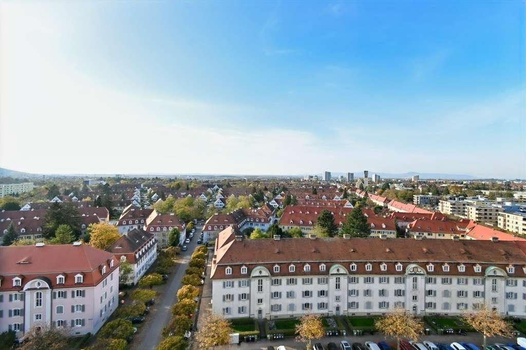 Hoch hinaus mit Weitblick – Ihre 4-Zimmer Wohnung im 11. OG mit viel Potenzial