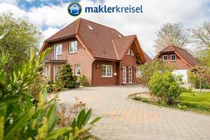 Großes Walmdachhaus (2. Wohneinheit möglich) mit Doppelgarage in schöner Wohnsiedlung am Waldesrand – Die vollständige Adresse der Immobilie erhältst du vom Anbieter., 26427 Stedesdorf – Vorschaubild 1