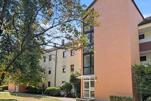 Unweit dem historischen Pfanzeltplatz! Bezugsfreie 2-Zimmer-Wohnung mit Südbalkon und TG-Stellplatz