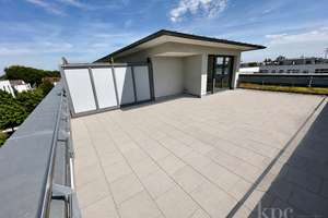Penthouse-Wohnung über 2 Etagen mit 50m² Dachterrasse! 2 Bäder! Top-EBK! S-Bahn! Wie neu! – Gret-Palucca-Weg 6, 81245 Altaubing, München – Vorschaubild 2