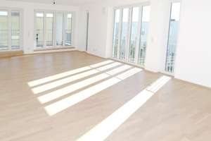 Großzügige, helle 3-Zimmer-Wohnung mit schöner Loggia; Anfragen bitte nur per email! – 80939 Freimann, München – Vorschaubild 2