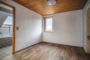 Eilendorf!
Großes, modernisierungsbedürftiges 2-Familienhaus mit Garage und mehreren Stellplätzen – Die vollständige Adresse der Immobilie erhältst du vom Anbieter., 52080 Eilendorf, Aachen – Vorschaubild 22